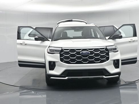 Used 2025 Ford Explorer Platinum RWD image 37