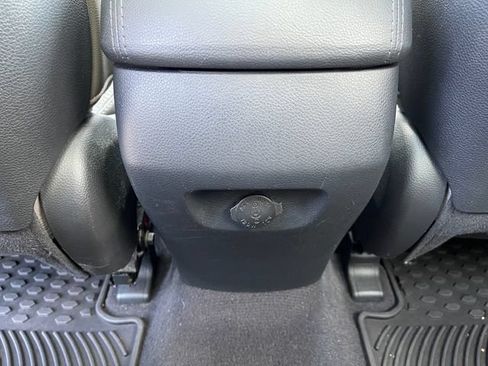Used 2017 Hyundai Santa Fe AWD image 22