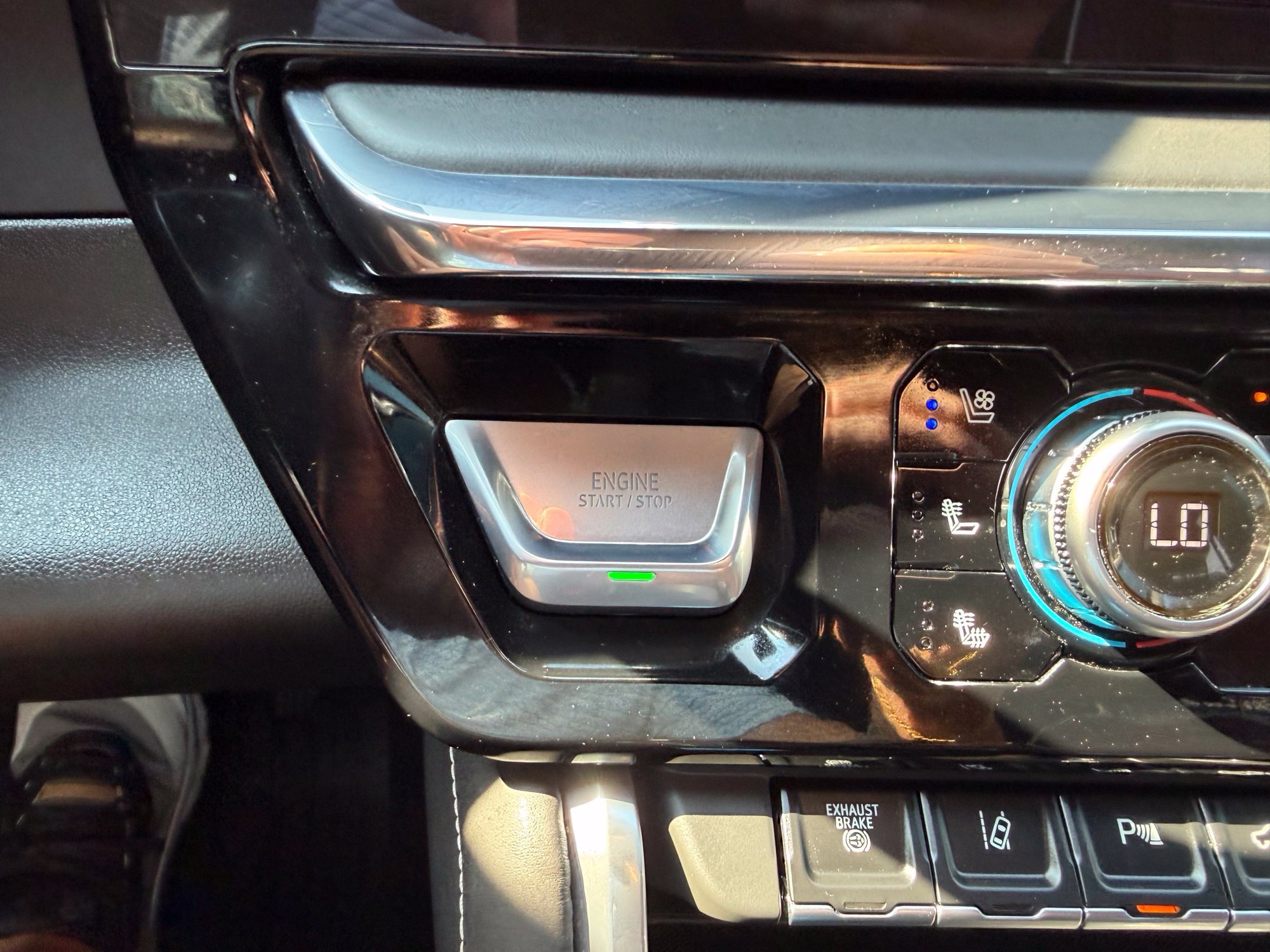 Used 2025 GMC Sierra 3500 Denali Ultimate AWD/4WD image 28