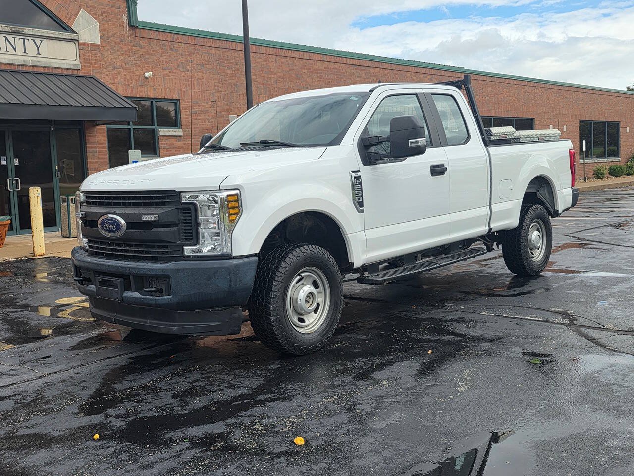 Used 2018 Ford F250 XL w/ Power Equipment Group AWD/4WD image 2
