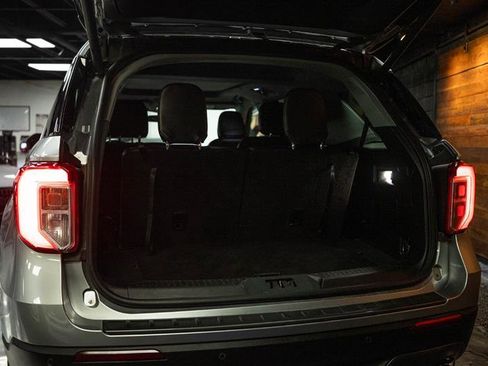 Used 2022 Ford Explorer XLT w/ Equipment Group 202A image 7