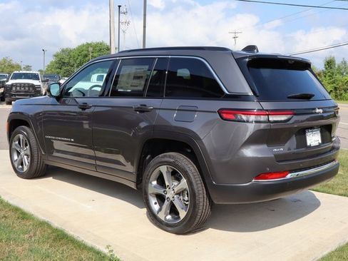 New 2025 Jeep Grand Cherokee Limited w/ Luxury Tech Group II image 31