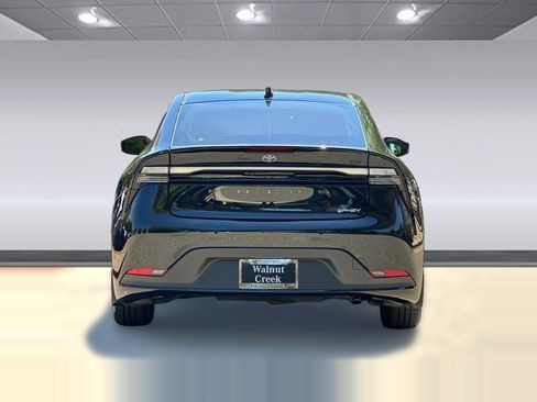 Used 2025 Toyota Prius Plug-In Hybrid FWD image 9
