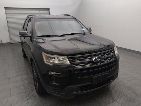 Used 2018 Ford Explorer XLT w/ Equipment Group 202A FWD image 14