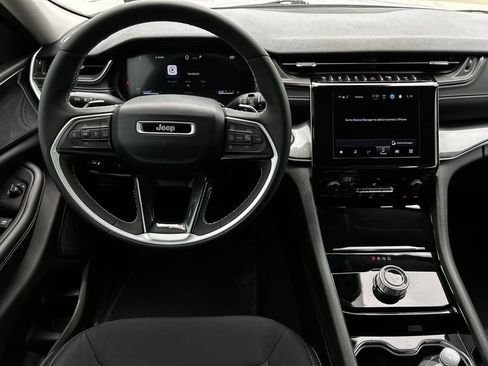 Used 2023 Jeep Grand Cherokee L Laredo w/ Luxury Tech Group I AWD/4WD image 13