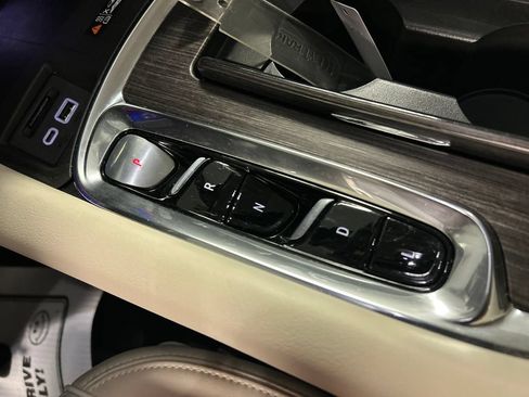Used 2022 Buick Enclave Avenir FWD image 20