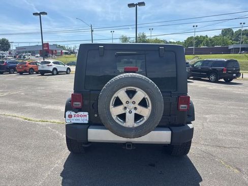 Used 2013 Jeep Wrangler Unlimited Sahara w/ Dual Top Group AWD/4WD image 8