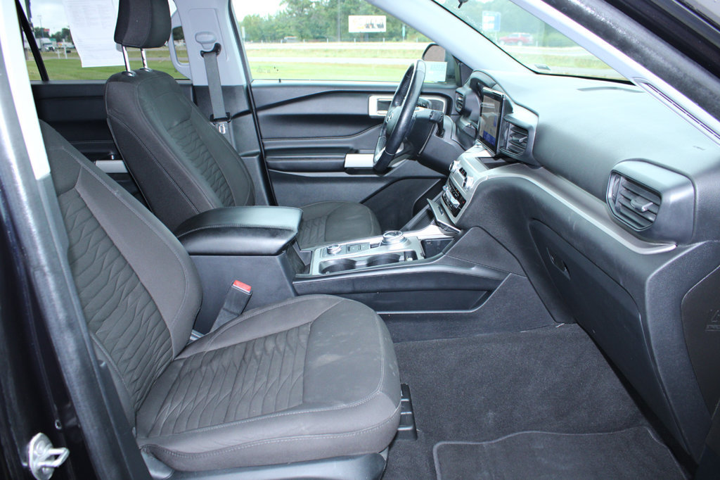 Used 2021 Ford Explorer XLT AWD/4WD image 30