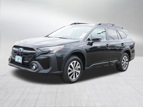 Certified 2025 Subaru Outback Premium AWD/4WD image 3
