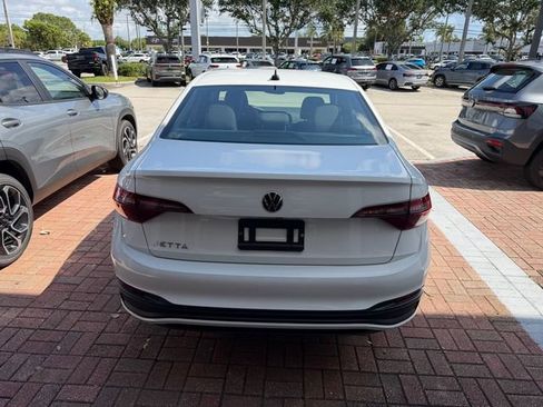 Certified 2023 Volkswagen Jetta Sport FWD image 5