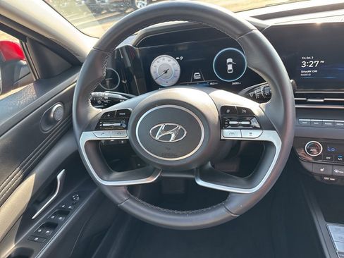Certified 2023 Hyundai Elantra Limited w/ Preferred Accessory Package image 11