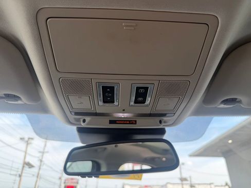 Used 2017 Jaguar F-PACE R-Sport image 21