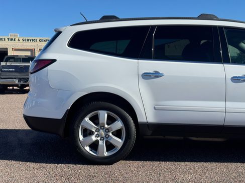 Used 2017 Chevrolet Traverse LT w/ Style and Technology Package image 17