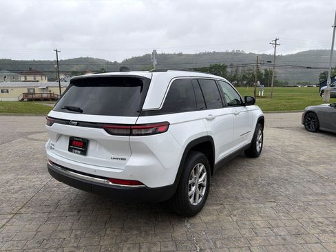 Used 2022 Jeep Grand Cherokee Limited w/ Trailer Tow Prep Group (B) AWD/4WD image 8
