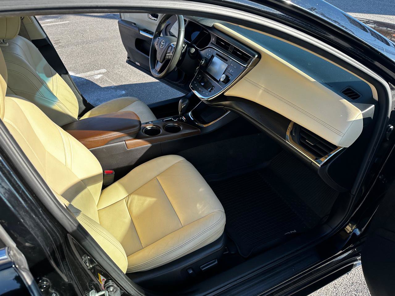 Used 2018 Toyota Avalon XLE Premium w/ All Weather Liner Package FWD image 18