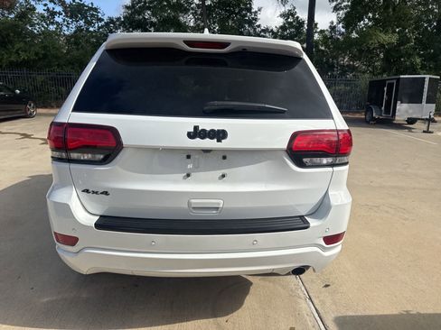 Used 2018 Jeep Grand Cherokee Altitude image 5