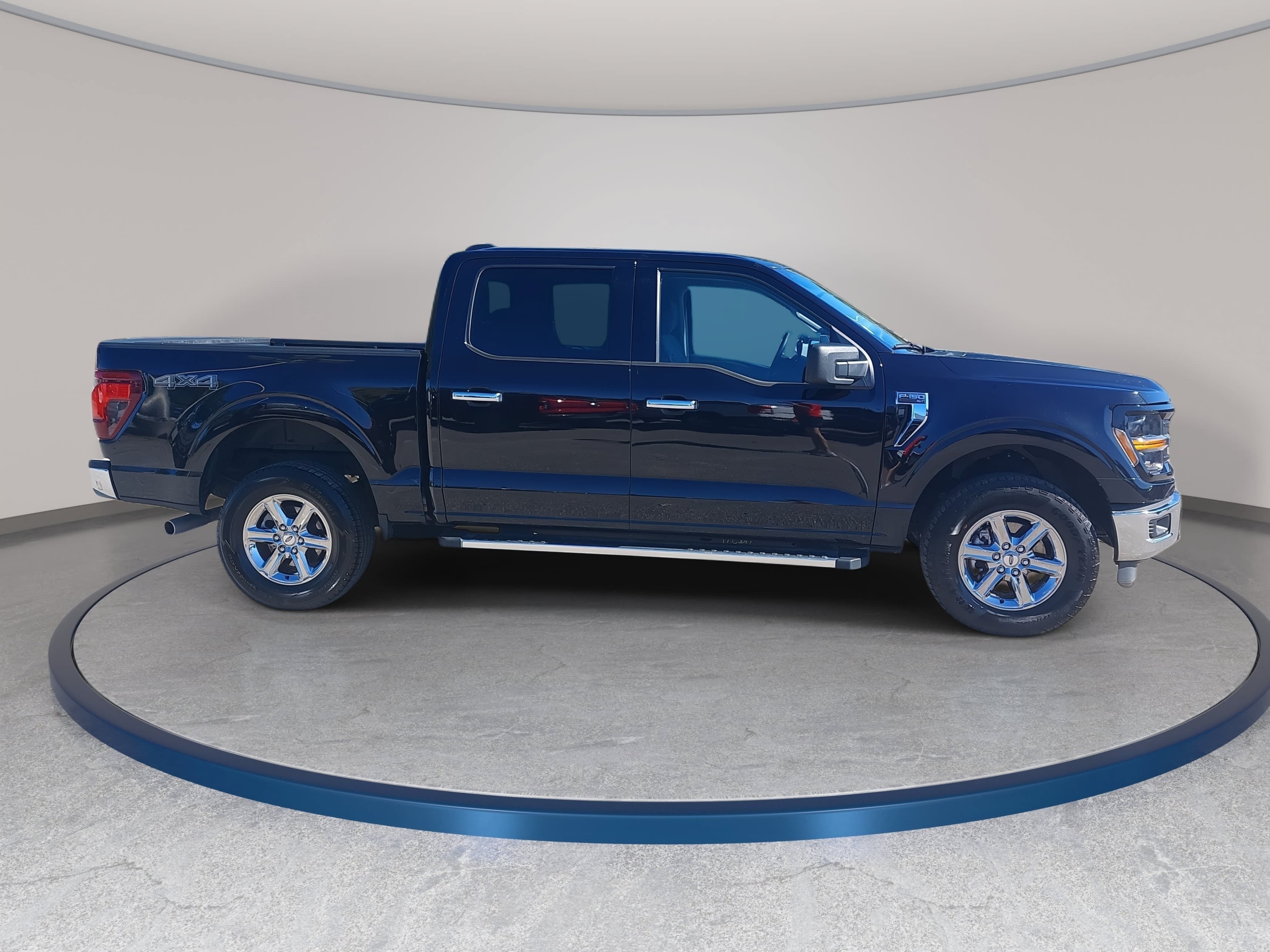 Used 2025 Ford F150 XLT w/ Equipment Group 301A Standard AWD/4WD image 4