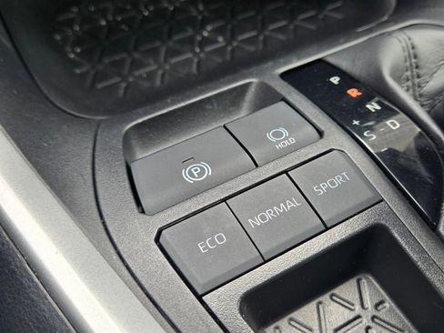 Used 2024 Toyota RAV4 XLE FWD image 23