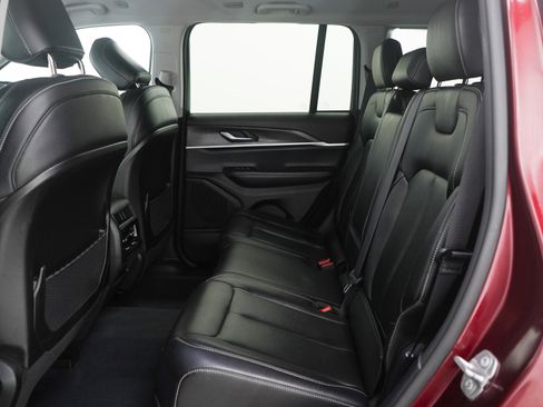 Used 2023 Jeep Grand Cherokee Limited image 14