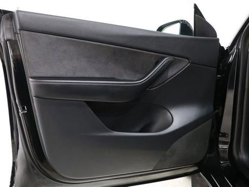 Used 2021 Tesla Model Y Long Range image 17