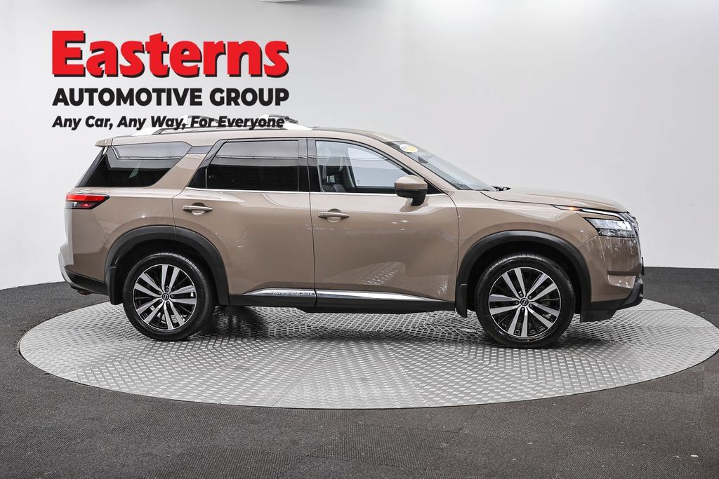Used 2023 Nissan Pathfinder Platinum w/ Cargo Package AWD/4WD image 4