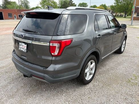 Used 2019 Ford Explorer XLT FWD image 3