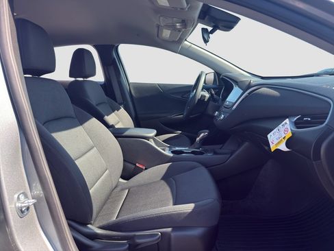Used 2024 Chevrolet Malibu RS FWD image 17