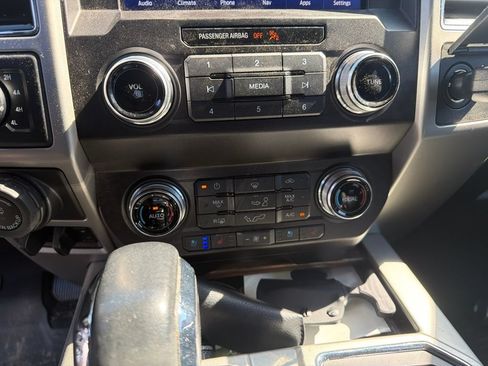 Used 2019 Ford F150 Lariat w/ Equipment Group 502A Luxury AWD/4WD image 17