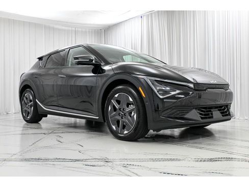 New 2025 Kia EV6 Light w/ Light LR Technology Package image 2