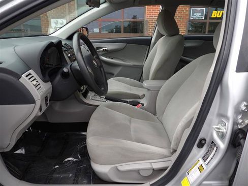 Used 2011 Toyota Corolla image 10