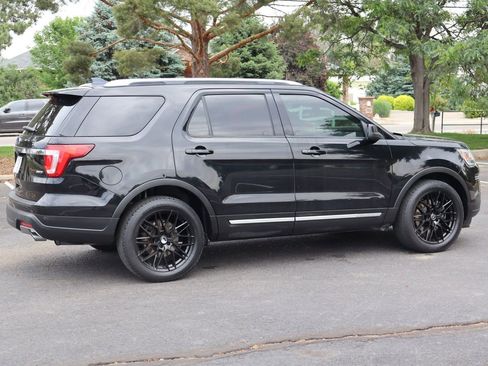 Used 2018 Ford Explorer XLT AWD/4WD image 4