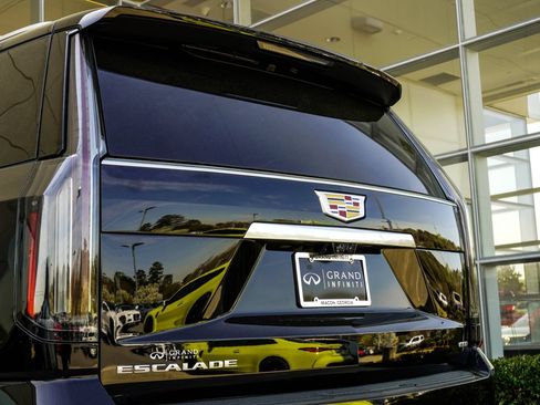 Used 2026 Cadillac Escalade Luxury w/ Touring Package AWD/4WD image 14