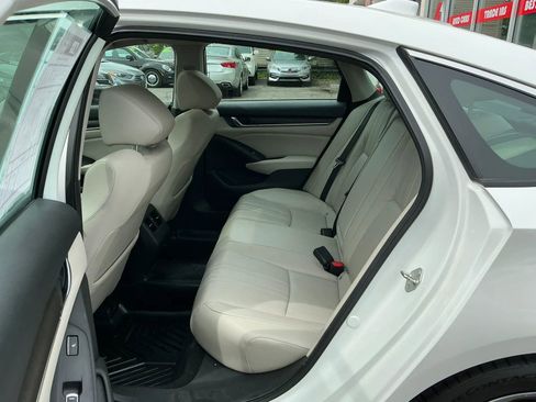 Used 2018 Honda Accord Touring image 19