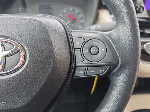 Used 2025 Toyota Corolla LE FWD image 17