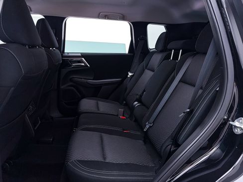 Used 2023 Mitsubishi Outlander ES FWD image 33