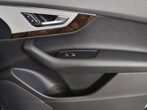 Used 2019 Audi Q7 2.0T Premium w/ Convenience Package image 9