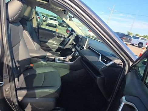 Used 2021 Toyota RAV4 XLE Premium FWD image 9