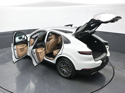 Certified 2021 Porsche Cayenne Coupe AWD/4WD image 29