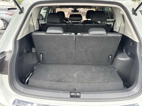 Used 2023 Volkswagen Tiguan SE FWD image 9