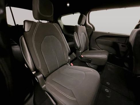 Used 2021 Chrysler Pacifica Touring FWD image 26