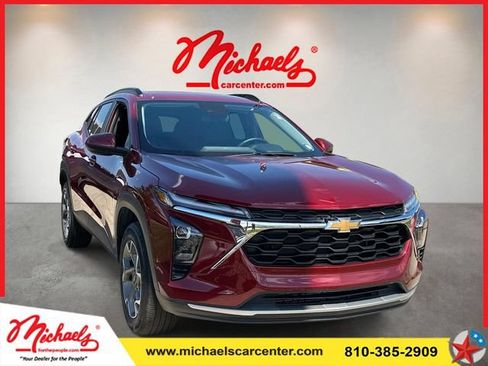 Used 2025 Chevrolet Trax LT w/ LT Convenience Package FWD image 1