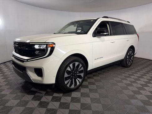 Used 2025 Ford Expedition Platinum w/ Driver's Package image 4