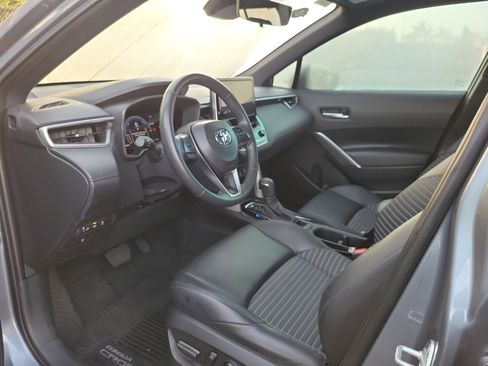 Used 2024 Toyota Corolla Cross SE image 19