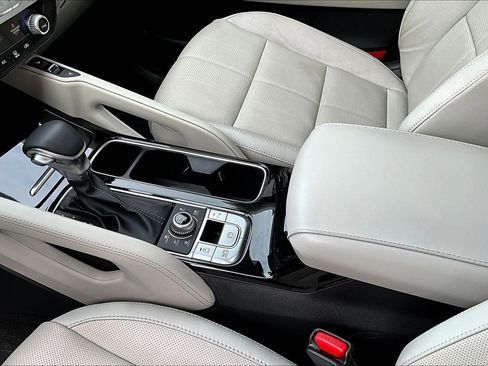 Used 2024 Kia Telluride EX AWD/4WD image 19