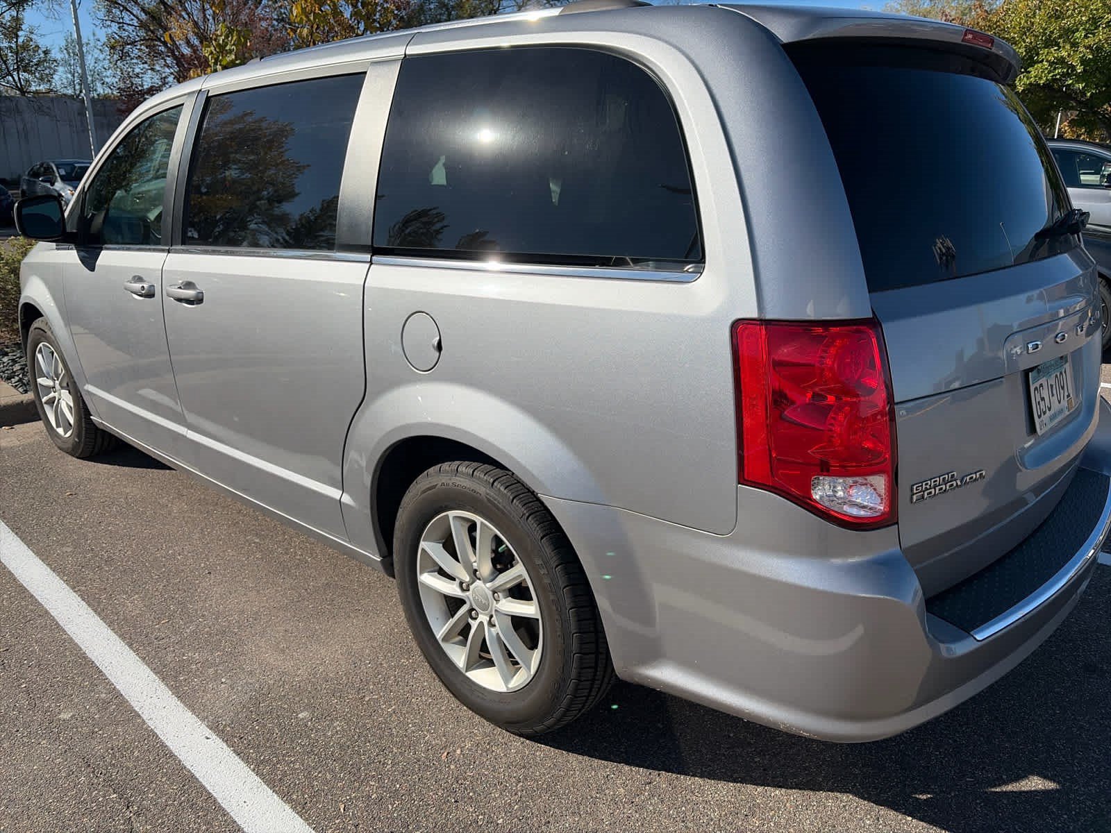 Used 2020 Dodge Grand Caravan SXT FWD image 4
