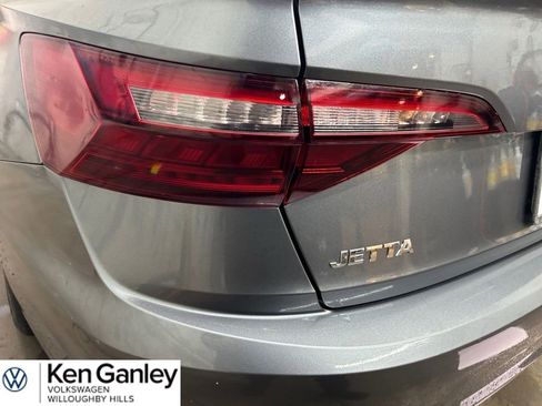Certified 2021 Volkswagen Jetta FWD image 9