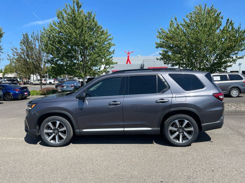 Used 2023 Honda Pilot Elite image 4