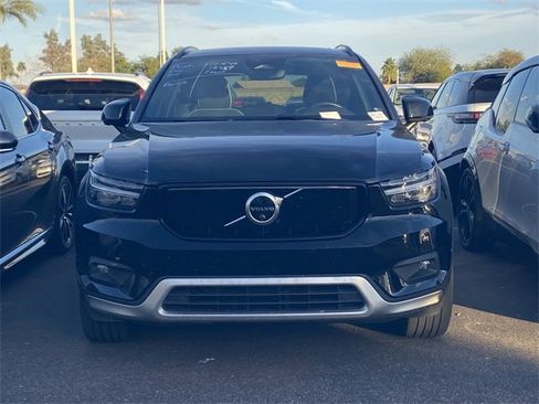 Used 2022 Volvo XC40 P8 Recharge Plus image 2