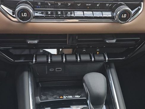 New 2025 GMC Canyon AT4 w/ Nightfall Edition image 15