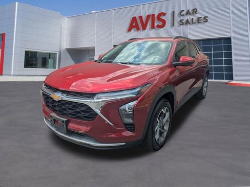 Used 2025 Chevrolet Trax LT w/ LT Convenience Package FWD image 1